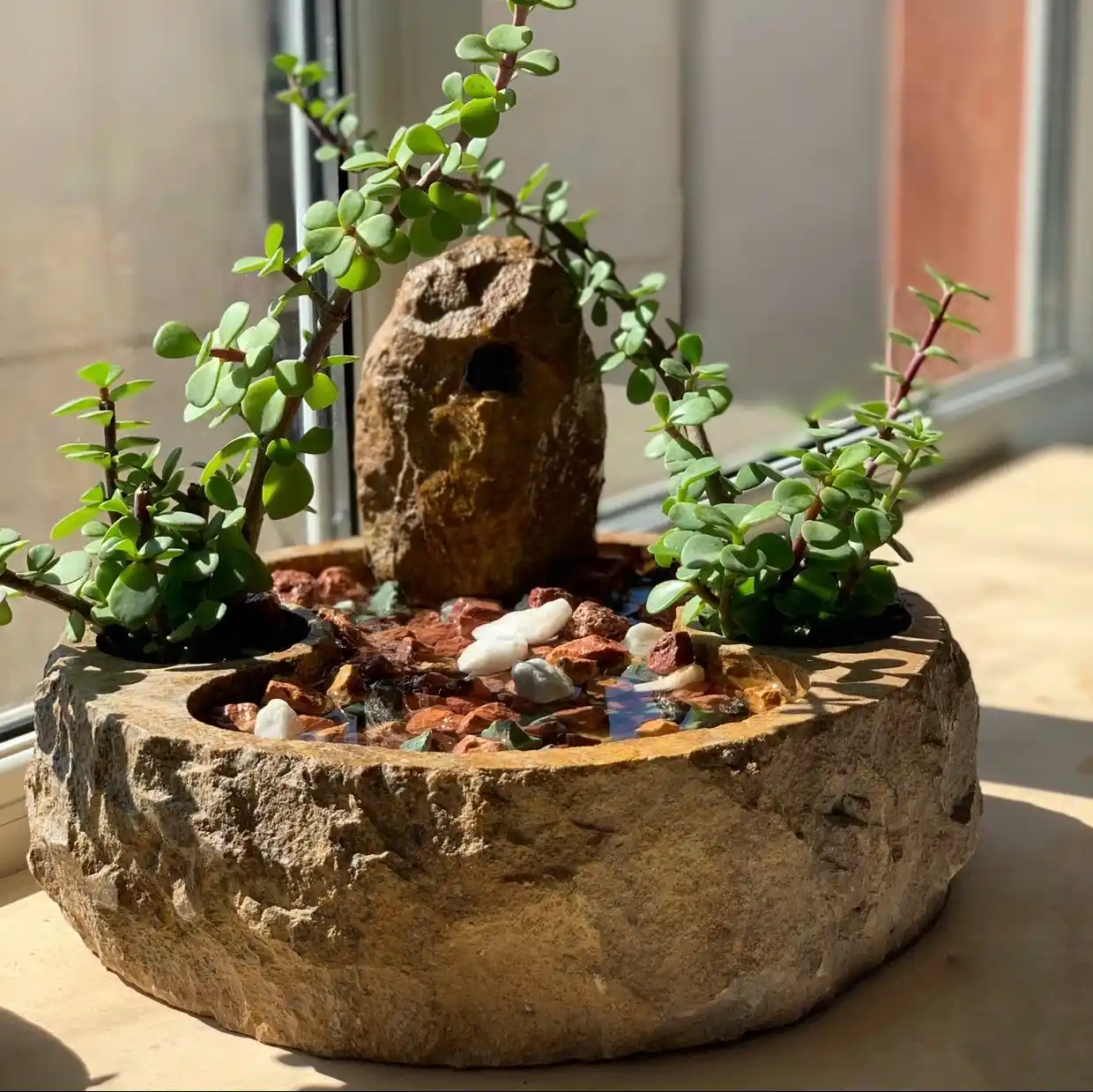 استفاده از آبنمای رومیزی سنگی در دکوراسیون داخلی سالن یوگا