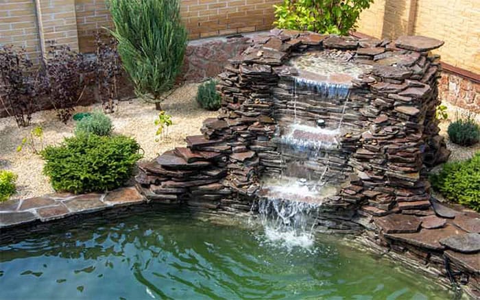 آبنما با سنگ طبیعی