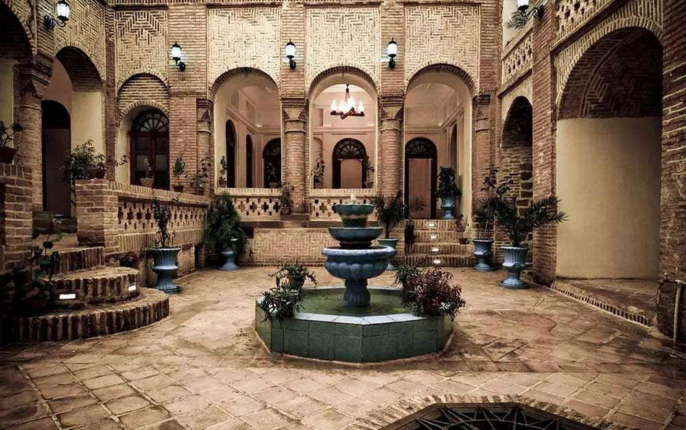 تاریخچه آبنما چیست و آبنماهای قدیمی چه ویژگی‌هایی دارند؟