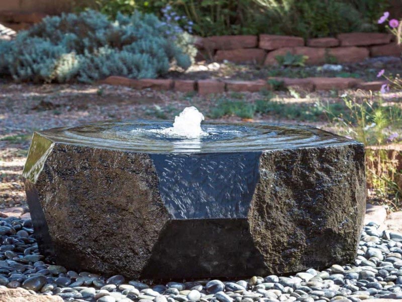 طراحی و اجرای آبنمای سنگی